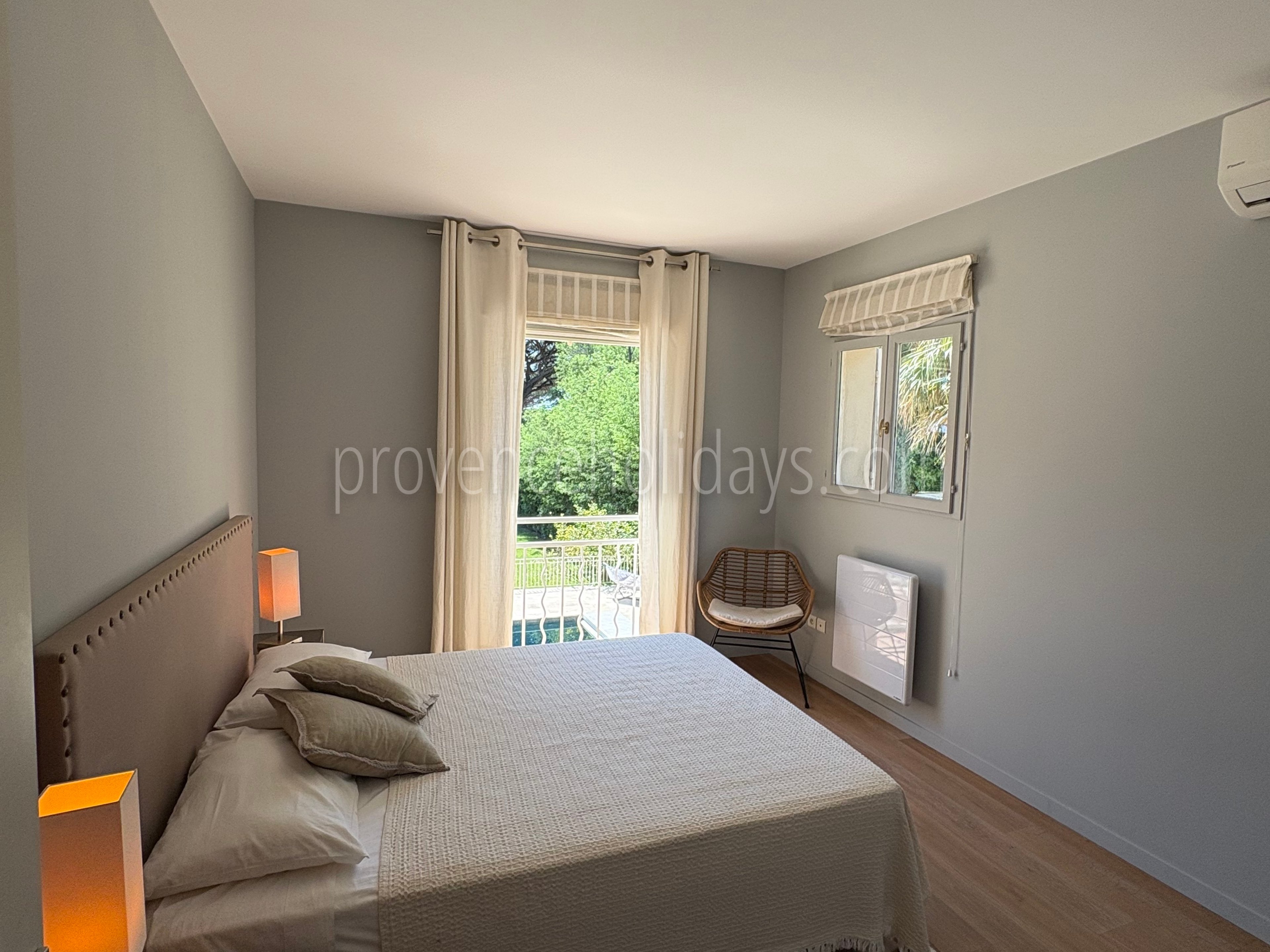 14 - Le Mas des Lys: Villa: Bedroom