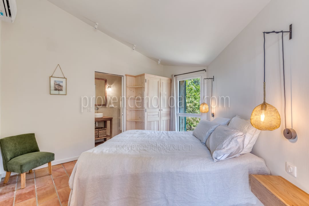 15 - L\'Escapade en Provence: Villa: Bedroom
