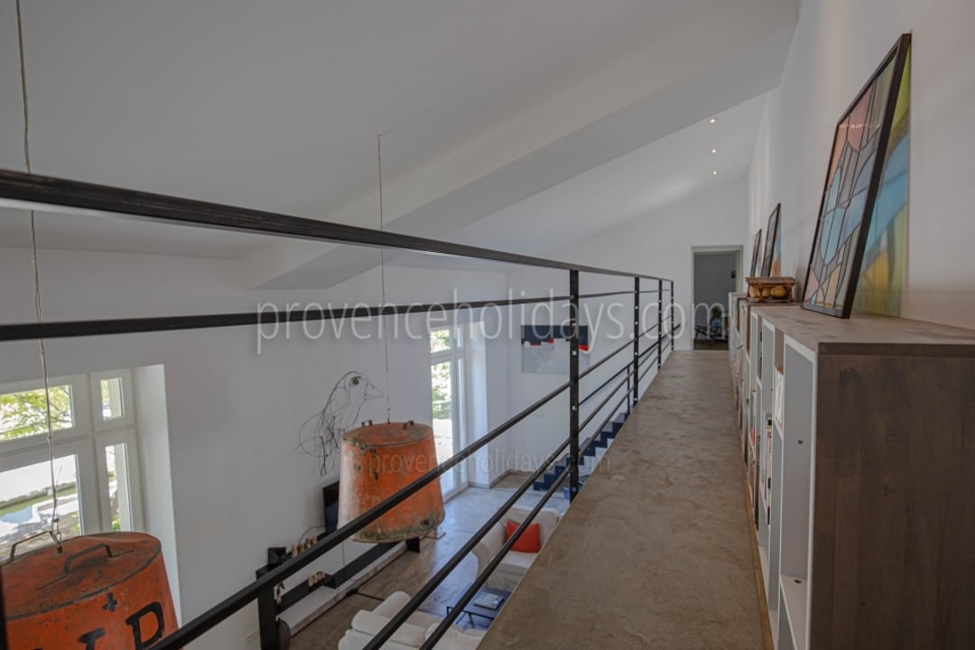 26 - Villa Beaumes: Villa: Interior