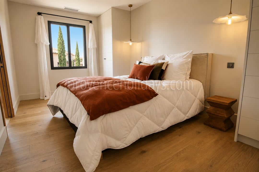 24 - Villa within walking distance of Maussane-les-Alpilles: Villa: Bedroom