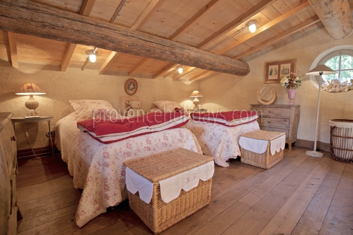 28 - Le Mas des Lavandes: Villa: Bedroom