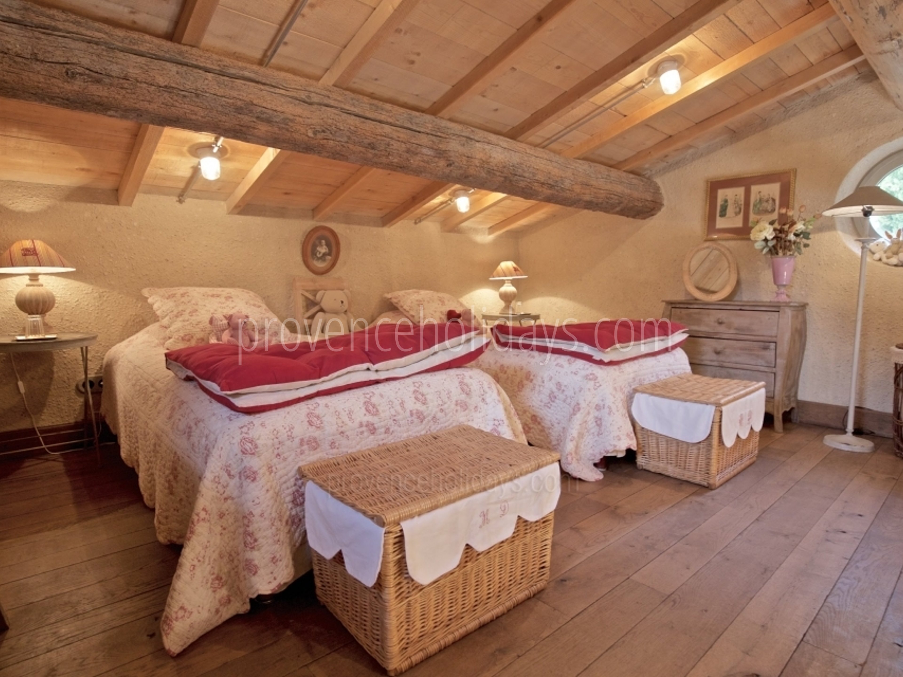 28 - Le Mas des Lavandes: Villa: Bedroom