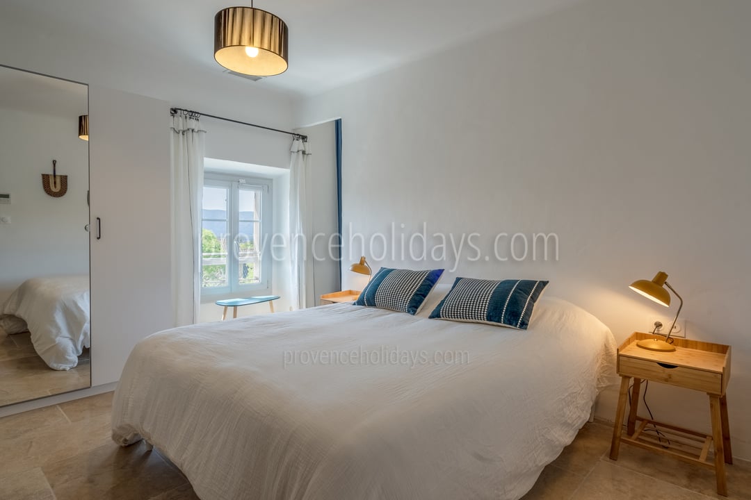 15 - Mas des Aires: Villa: Bedroom