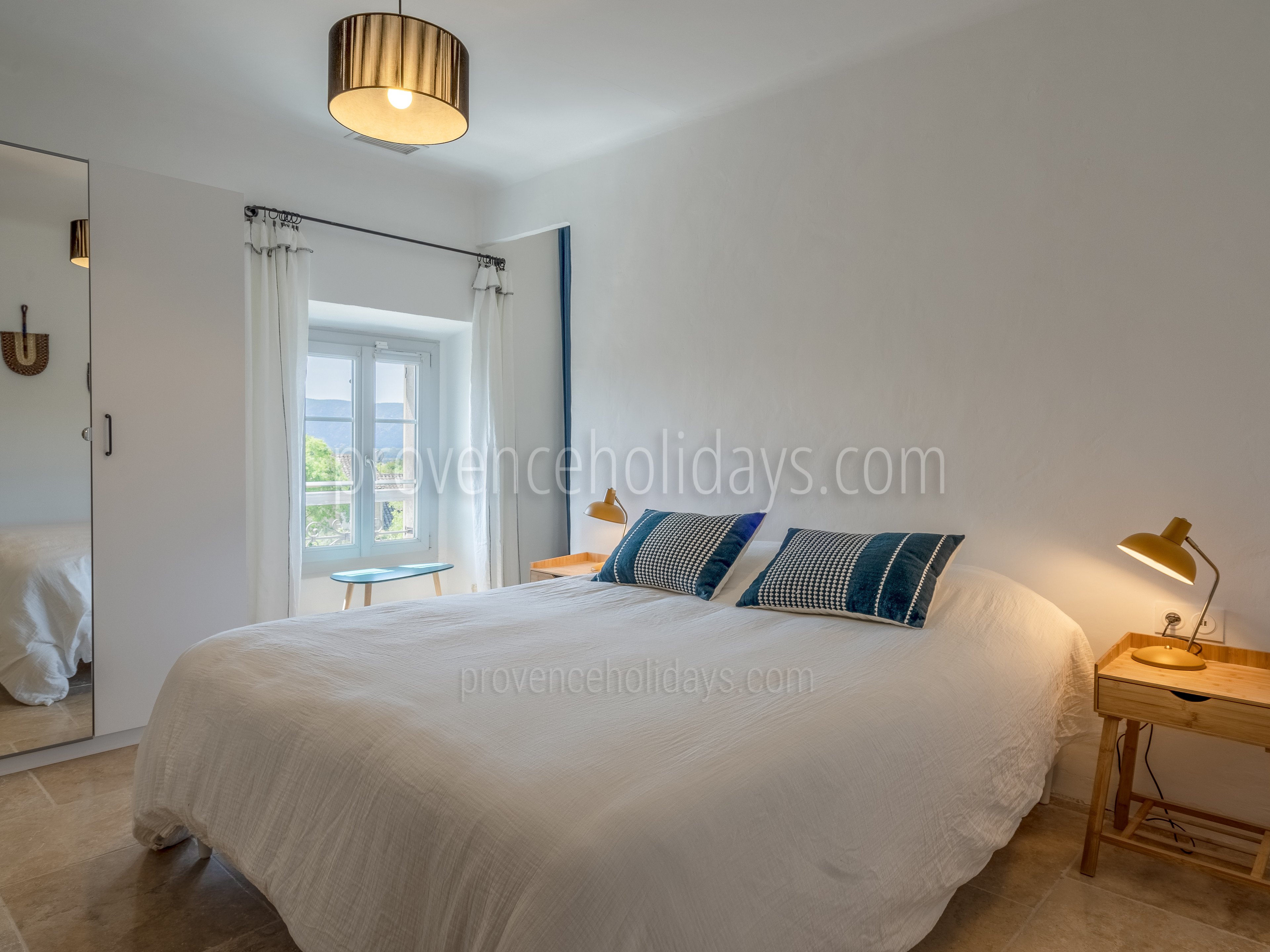 15 - Mas des Aires: Villa: Bedroom