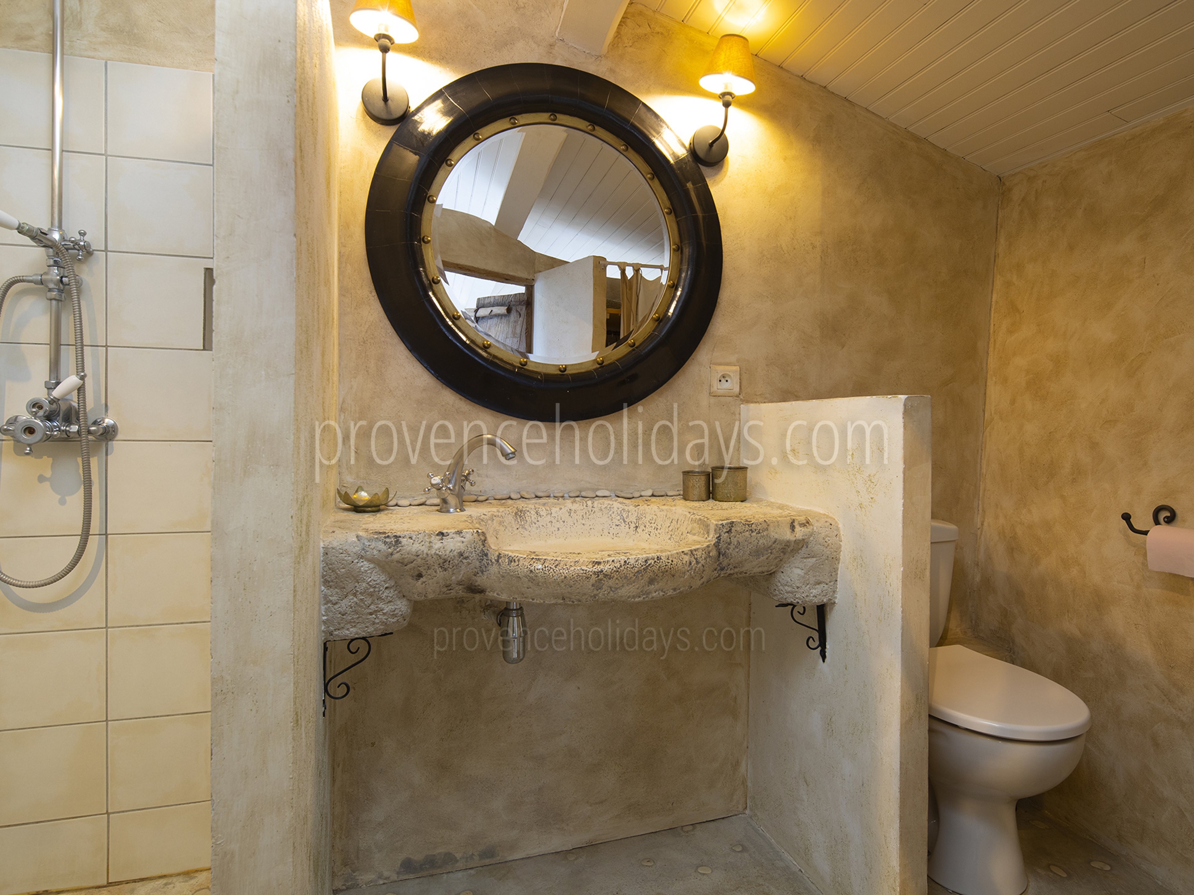 30 - La Garrigue: Villa: Bathroom