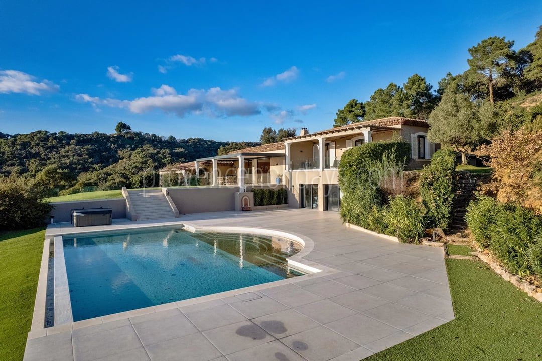 Gerenoveerde villa met panoramisch zeezicht in Gigaro 4 - Gerenoveerde villa in la Croix-Valmer: Villa: Pool