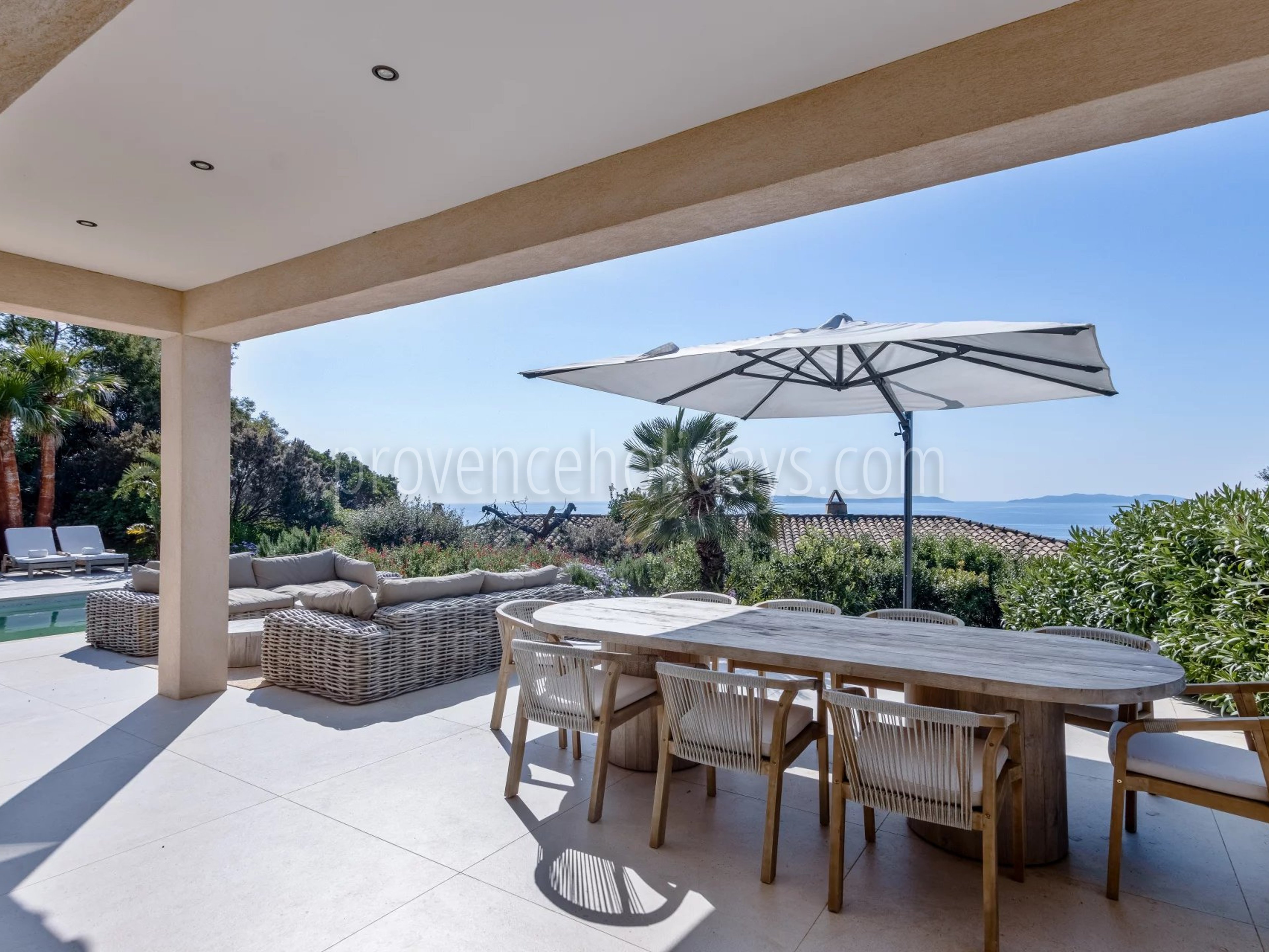 17 - Gerenoveerde villa in Rayol-Canadel-sur-Mer: Villa: Exterior