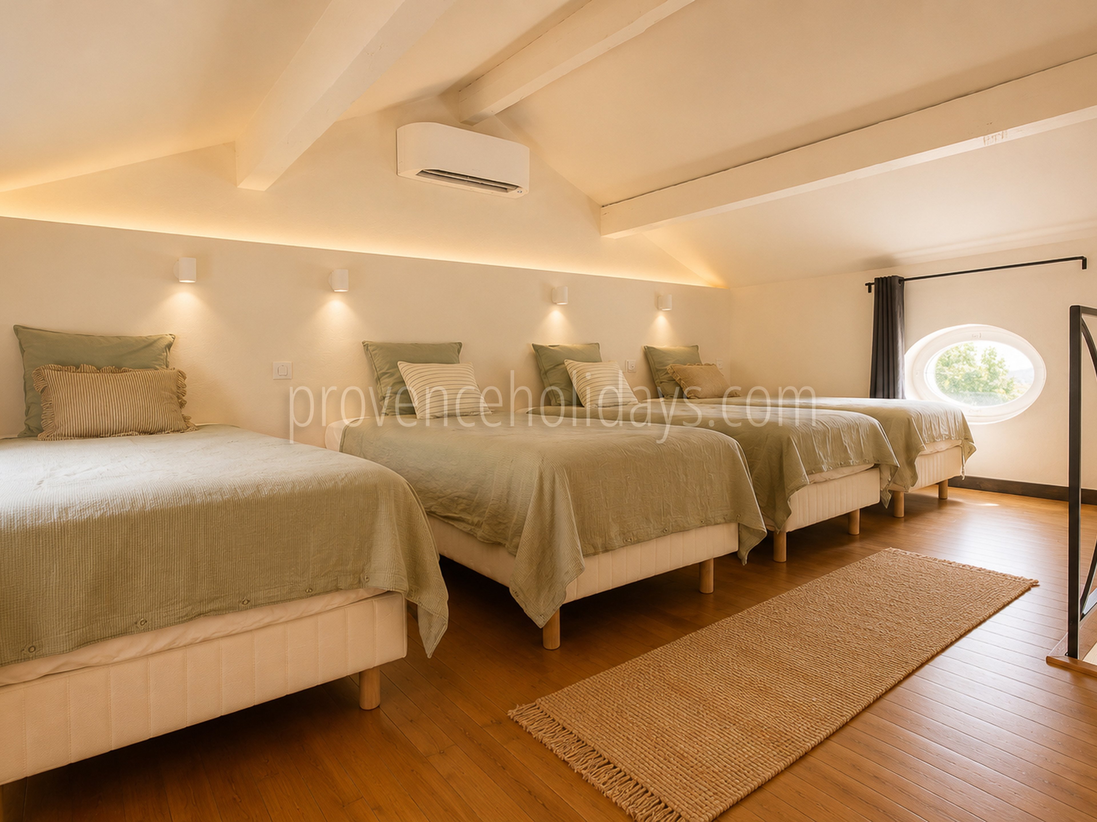 51 - Mas rénové à pied d\'Eygalières: Villa: Bedroom