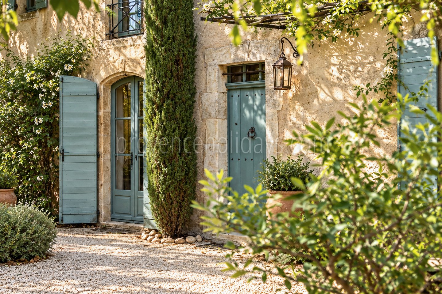 9 - Authentic farmhouse in Saint-Rémy-de-Provence: Villa: Exterior