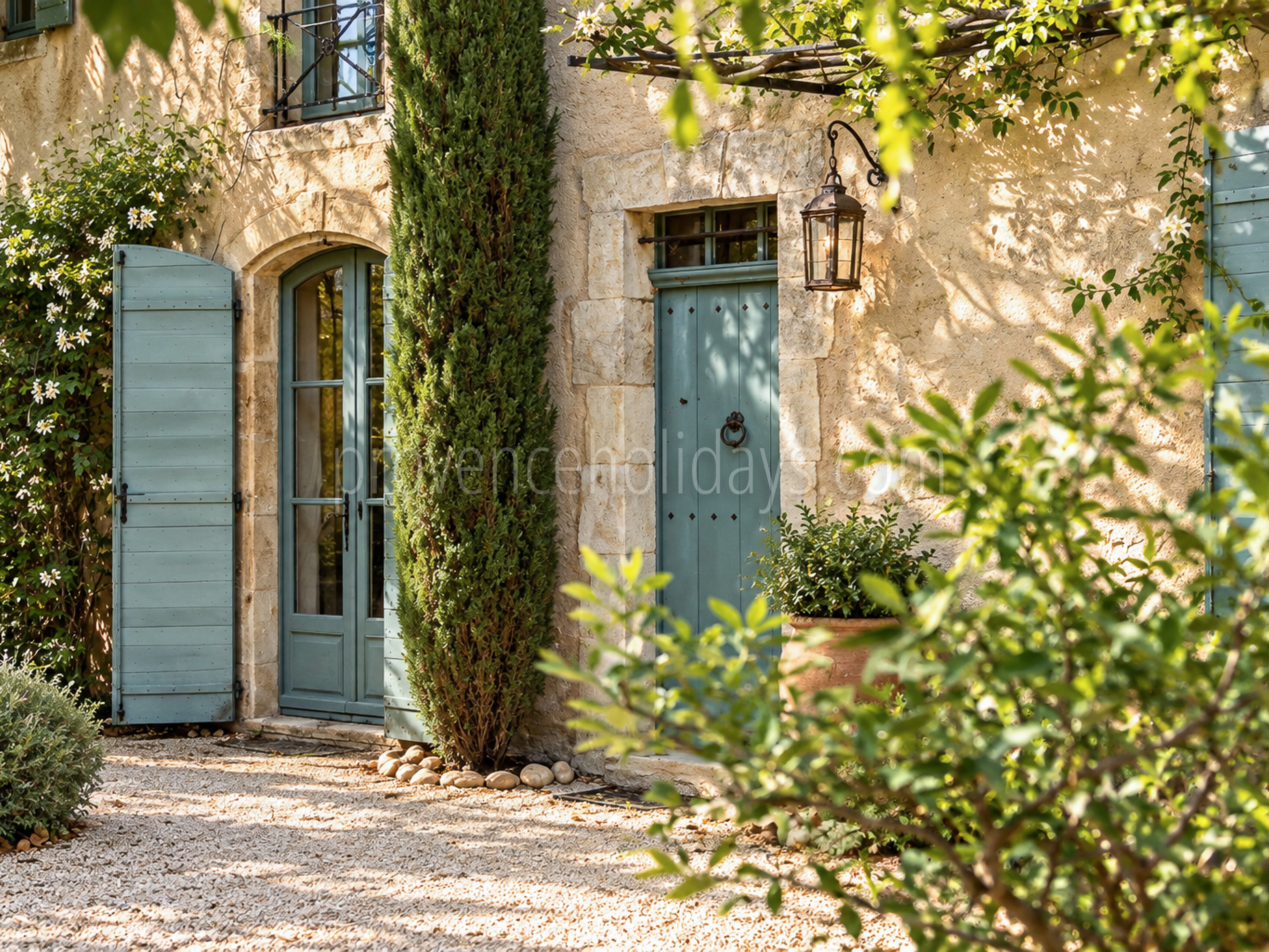 9 - Authentic farmhouse in Saint-Rémy-de-Provence: Villa: Exterior