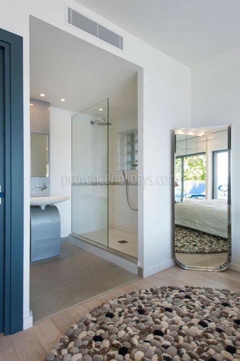 5 - Villa Marine: Villa: Bathroom