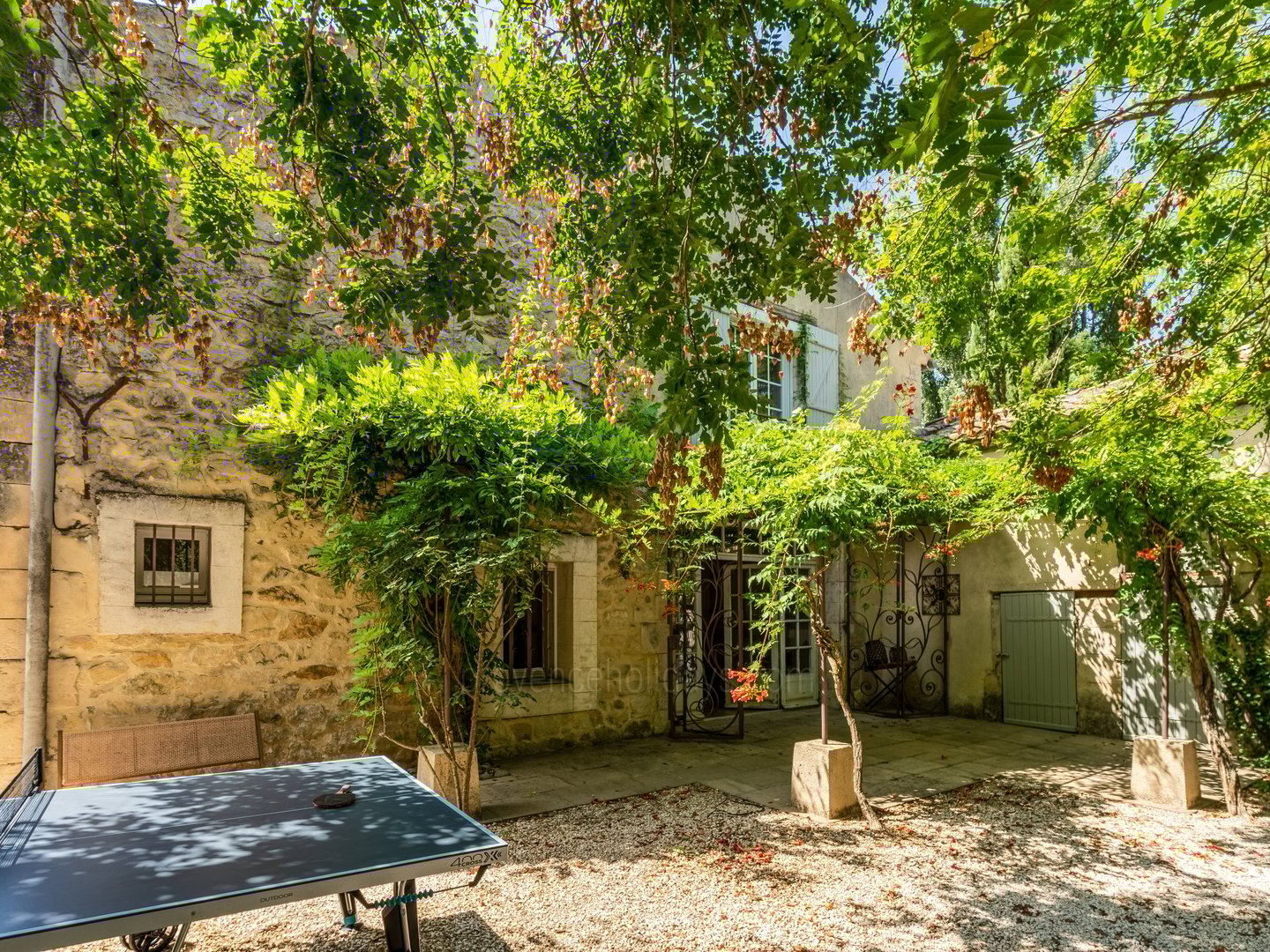 48 - Le Mas des Figues: Villa: Exterior - Ping-pong area