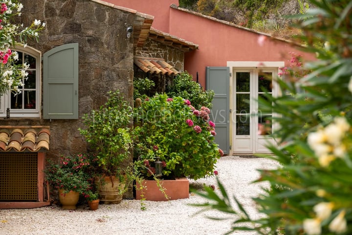 90 - Villa with sauna in La Garde-Freinet: Villa: Exterior