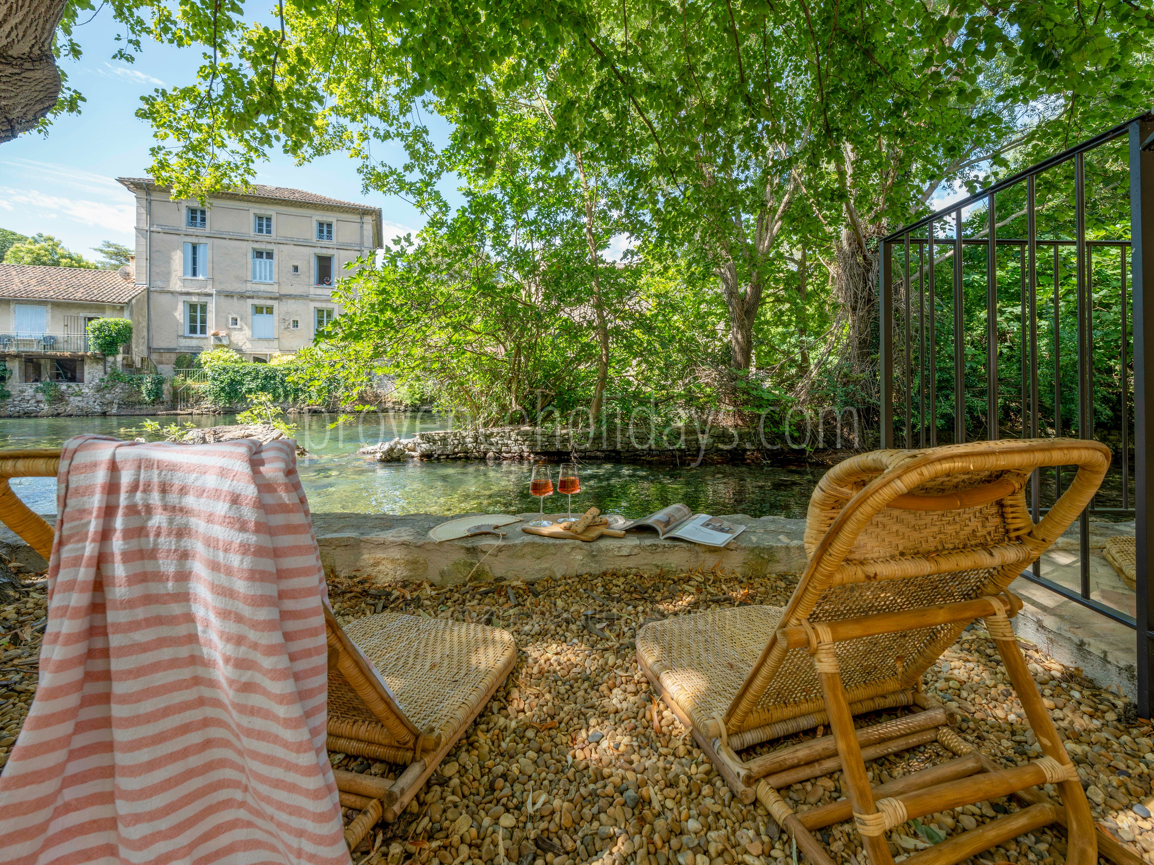 53 - Domaine de la Sorgue: Villa: Exterior