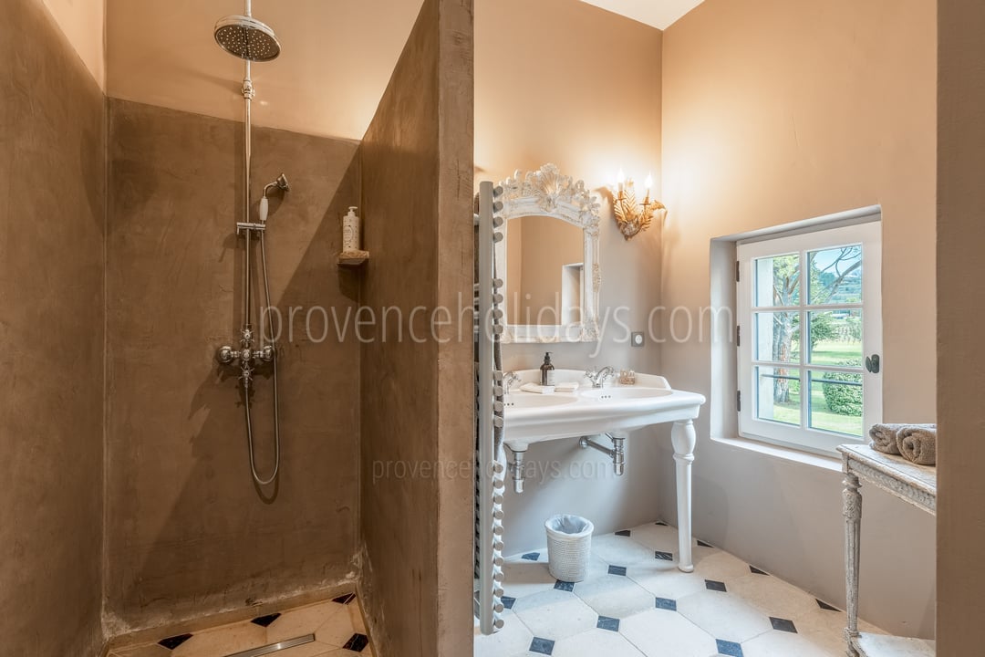 34 - La Bastide Incarnat: Villa: Bathroom 1