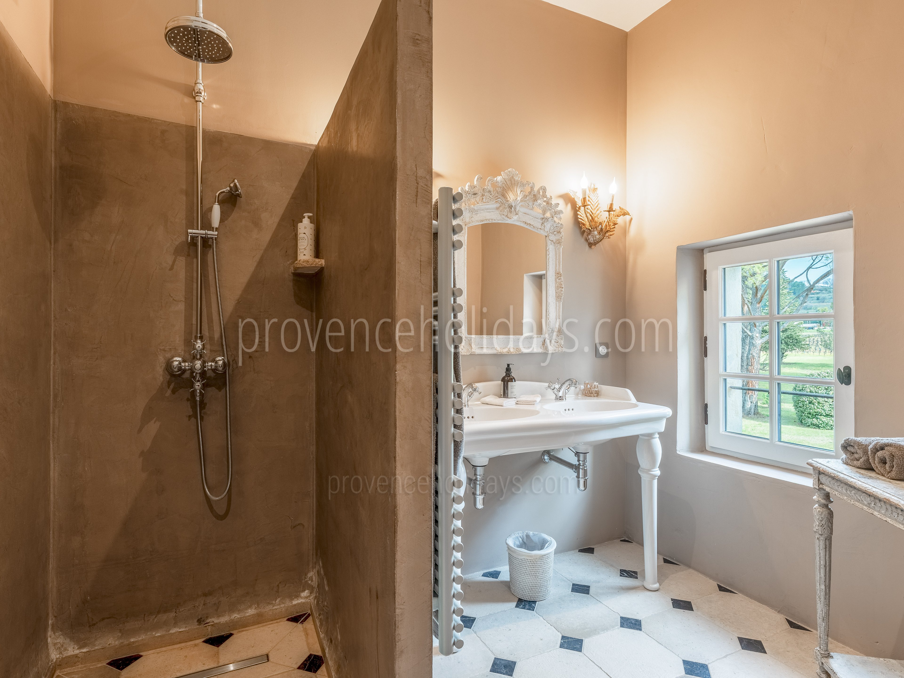 34 - La Bastide Incarnat: Villa: Bathroom 1