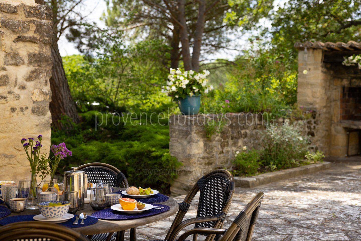 45 - Le Mas d\'Ansouis: Villa: Exterior
