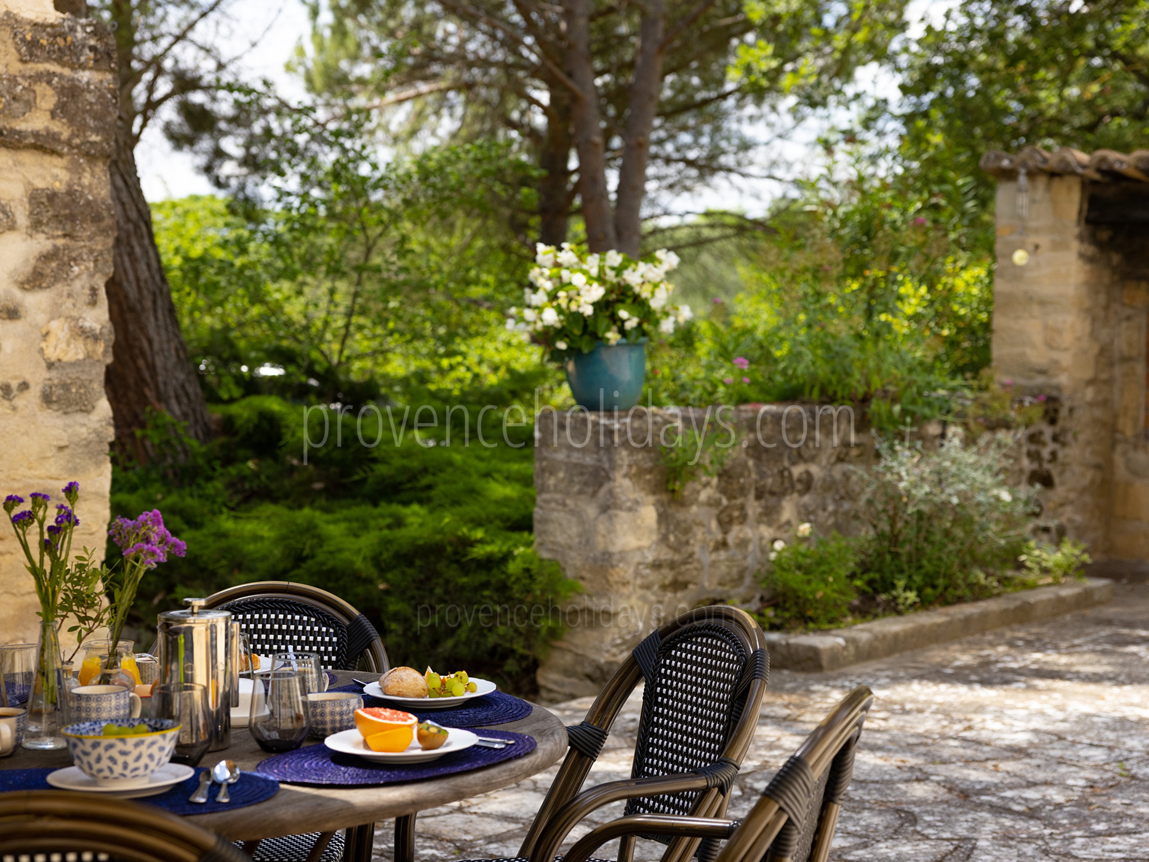 45 - Le Mas d\'Ansouis: Villa: Exterior