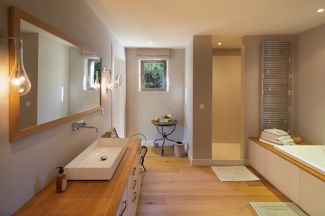 62 - Mas des Alpilles: Villa: Bathroom