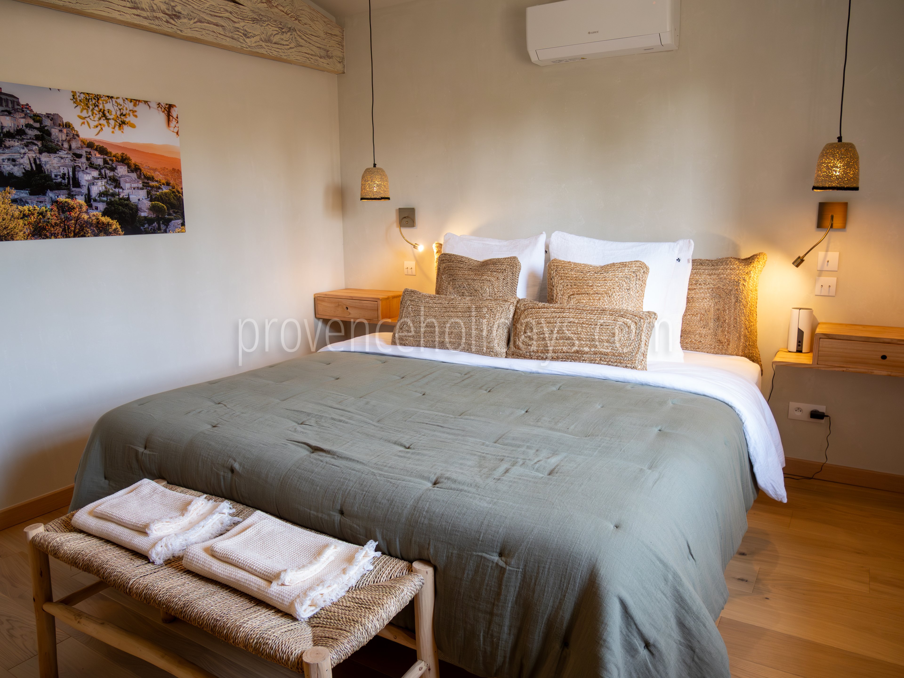 18 - Villa Serenité du Luberon: Villa: Bedroom
