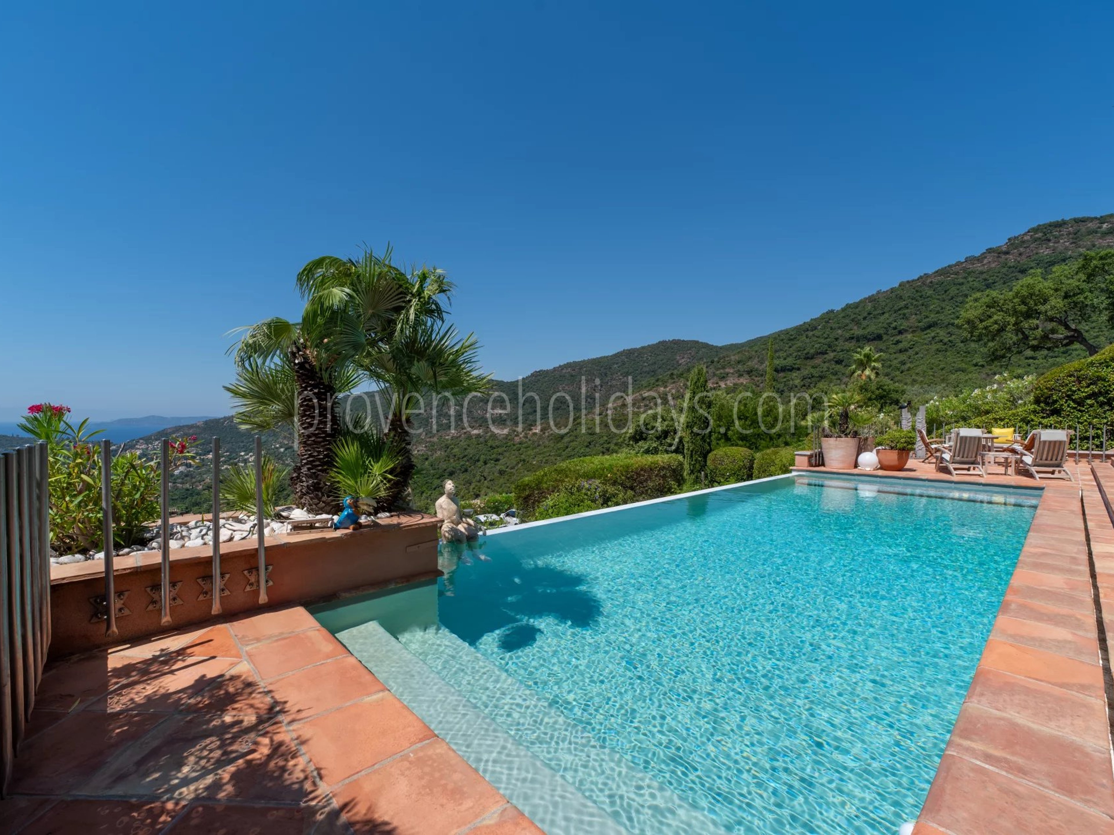 60 - Zeitgenössische Villa in Rayol-Canadel-sur-Mer: Villa: Pool
