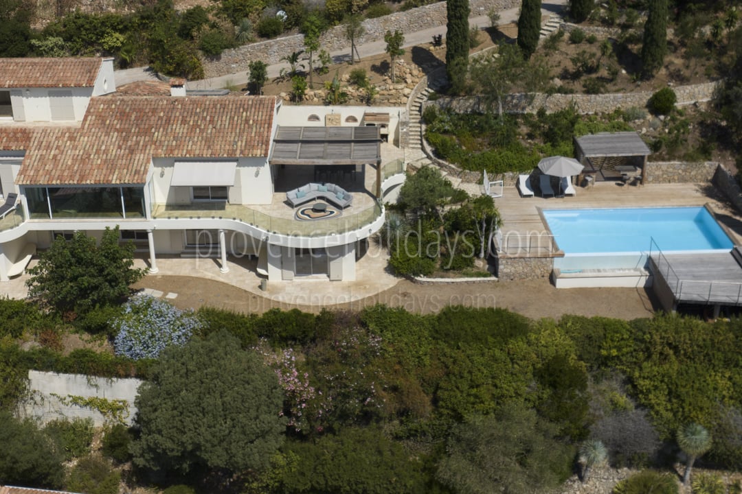 30 - Villa du Var: Villa: Exterior