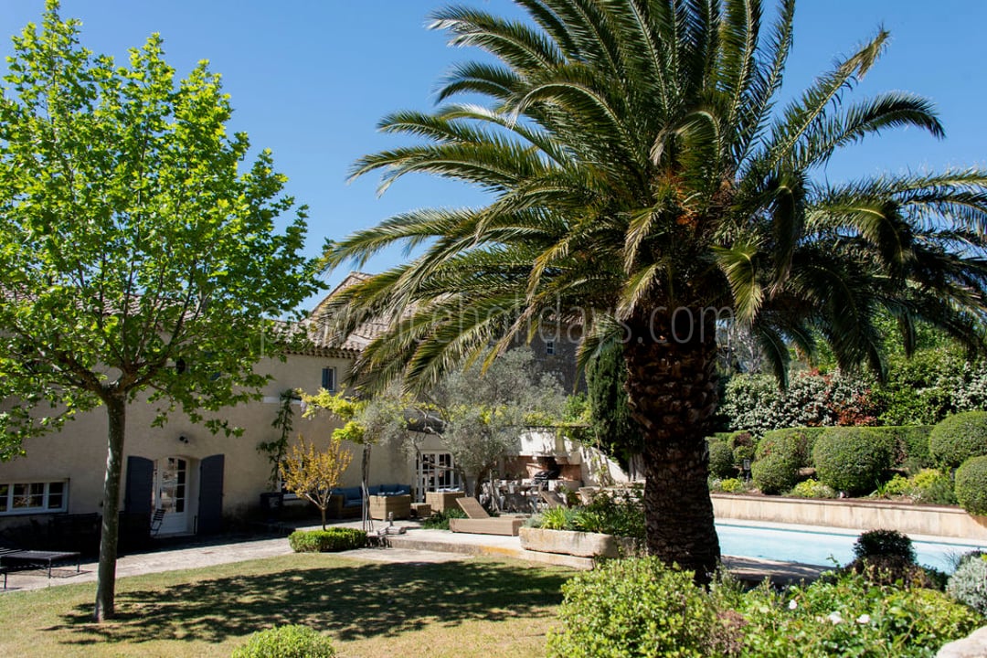 36 - Mas Mouriès: Villa: Exterior