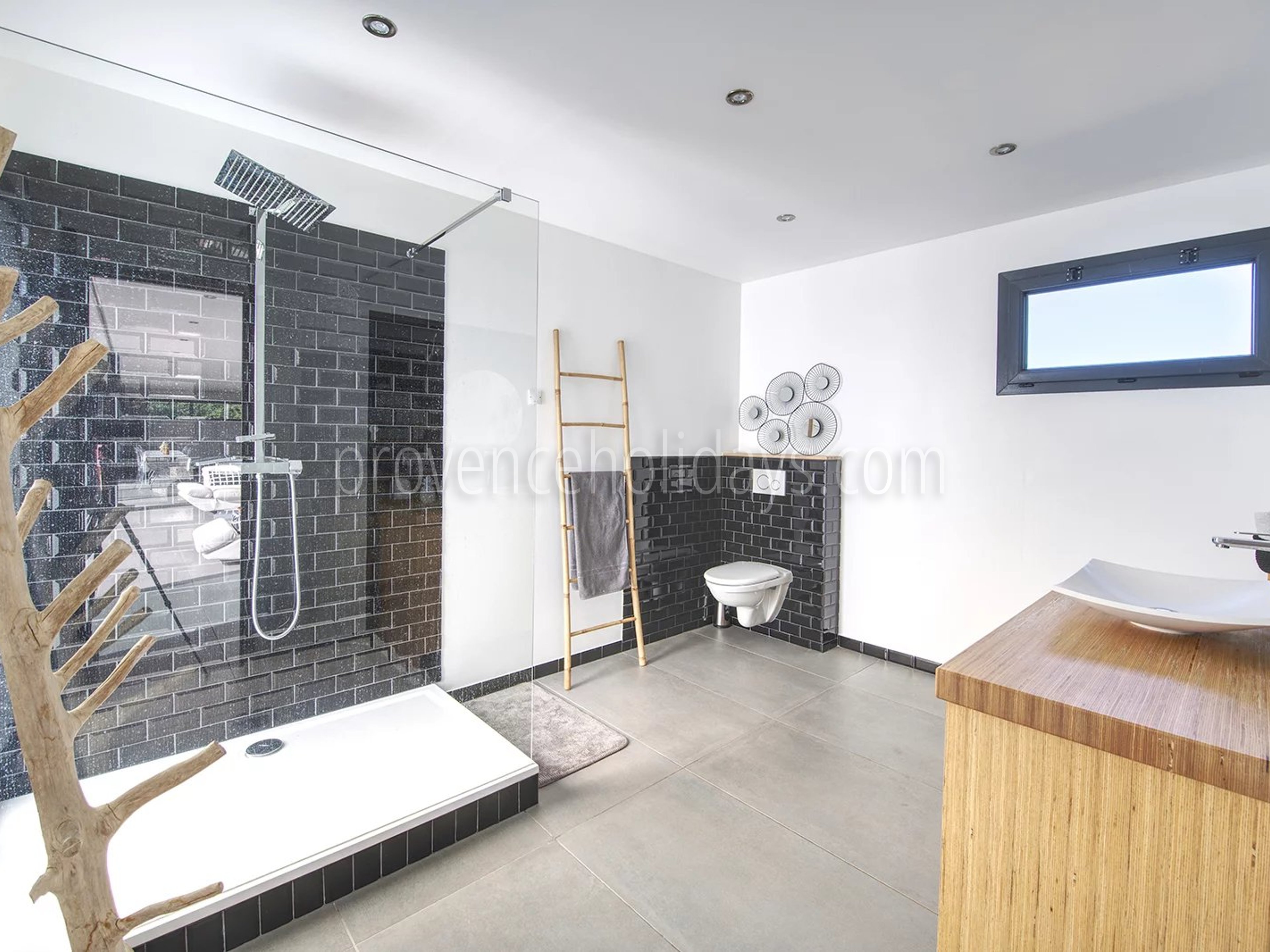 48 - House with pool house in Eyguières: Villa: Bathroom