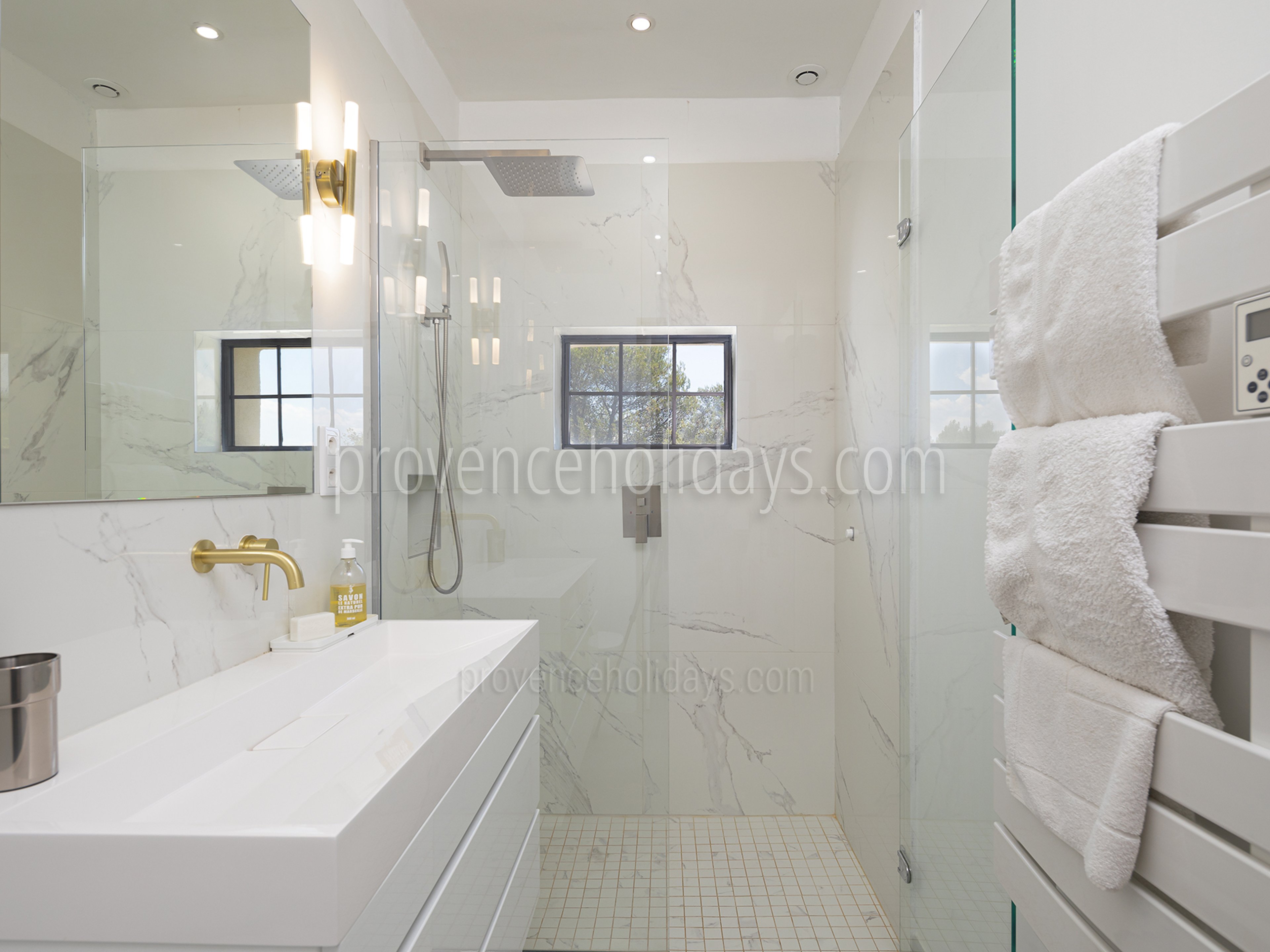 67 - Mas de Gordes: Villa: Bathroom