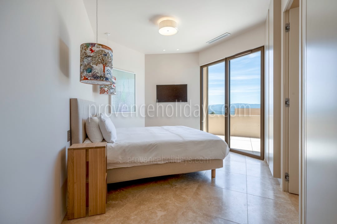 17 - Eden-en-Provence: Villa: Bedroom