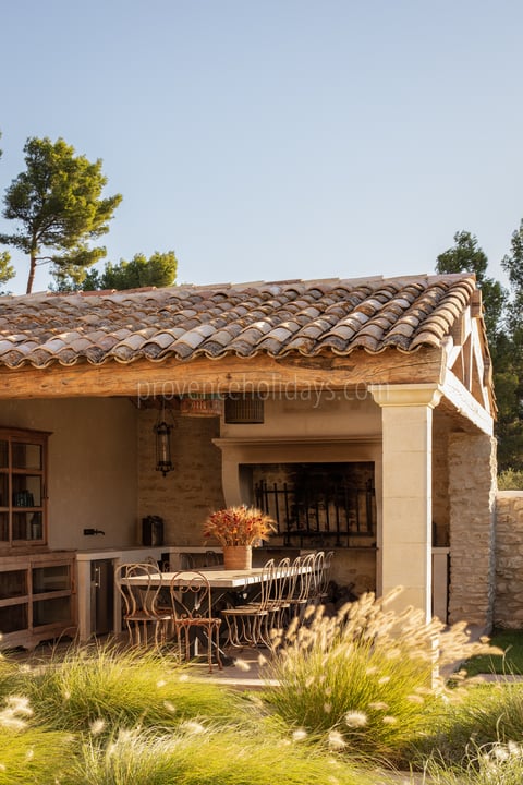 19 - La Bastide de Maussane: Villa: Exterior