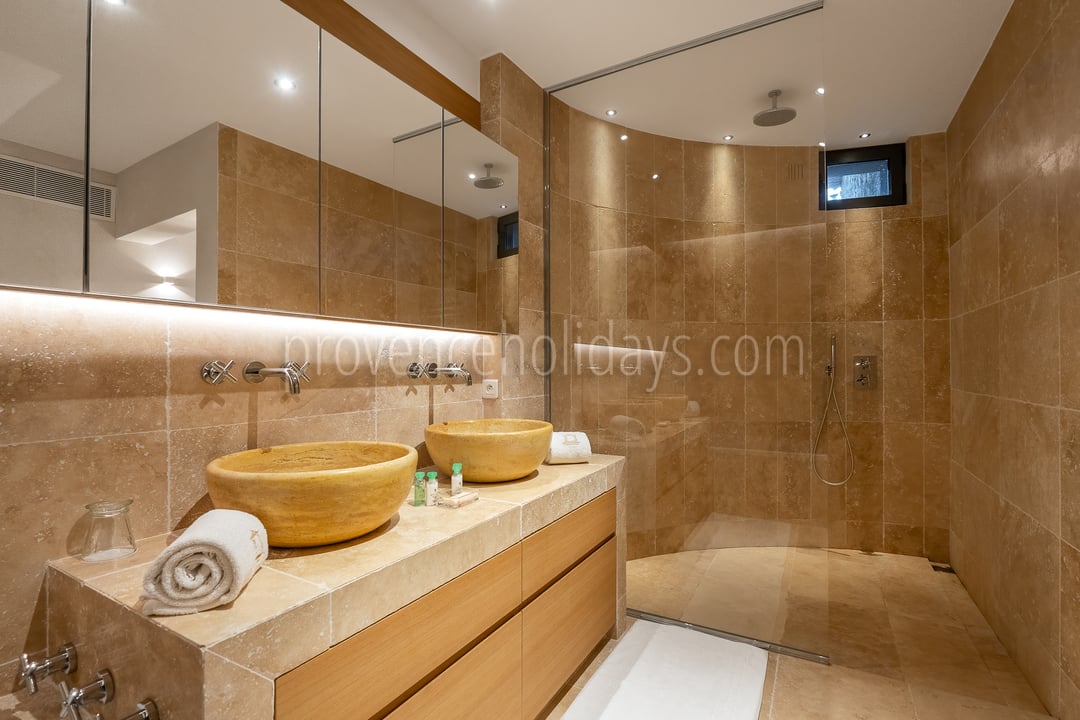 11 - Domaine Three Lakes: Villa: Bathroom