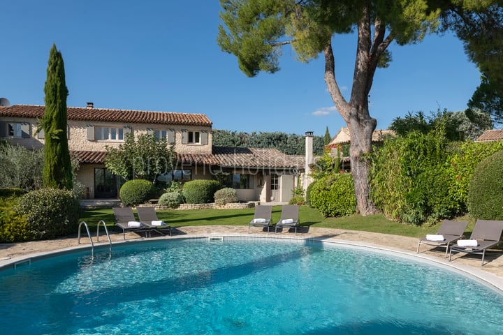 Location de vacances avec deux piscines chauffées à Joucas
