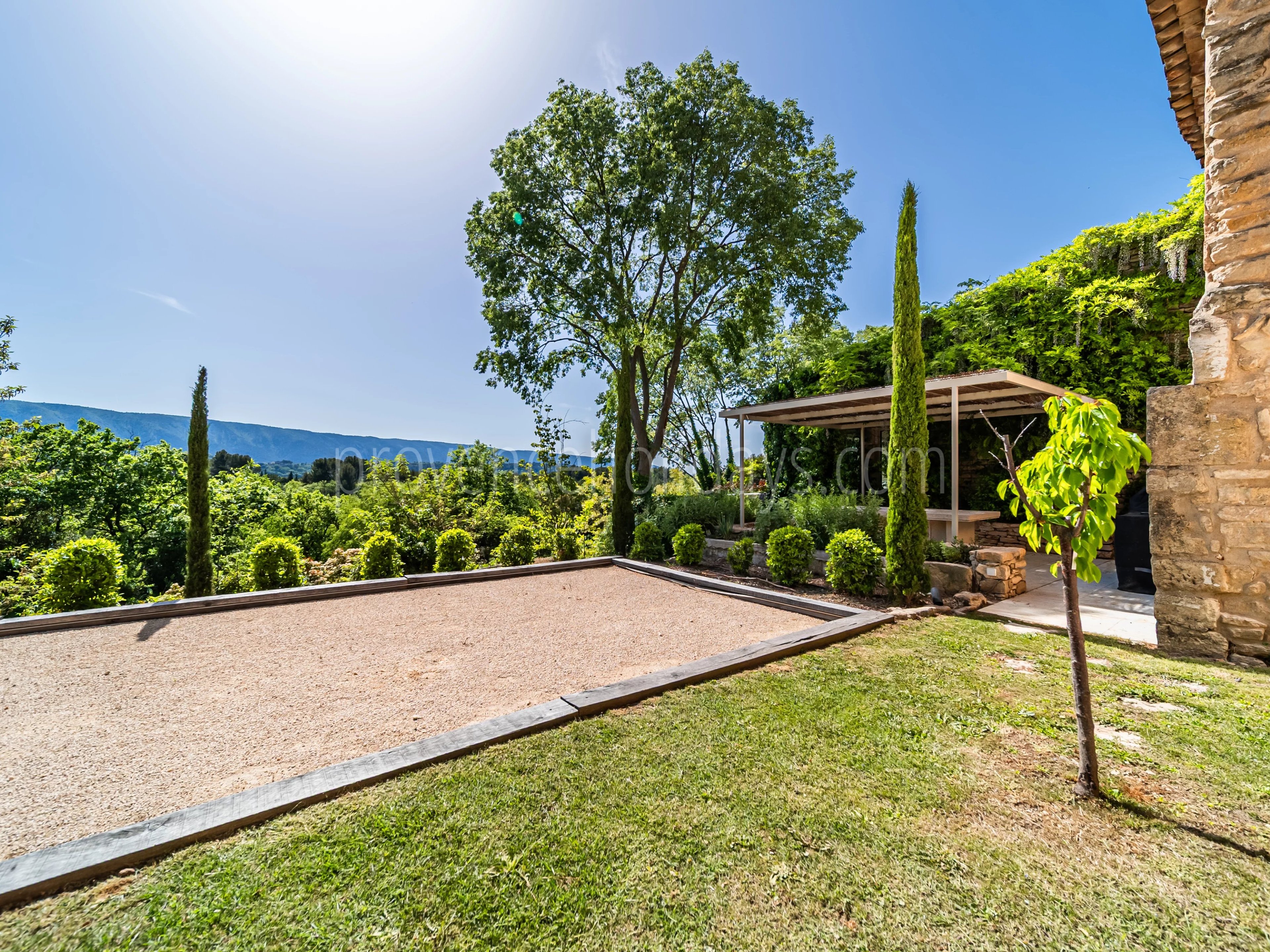 27 - Stone Property in Ménerbes: Villa: Exterior