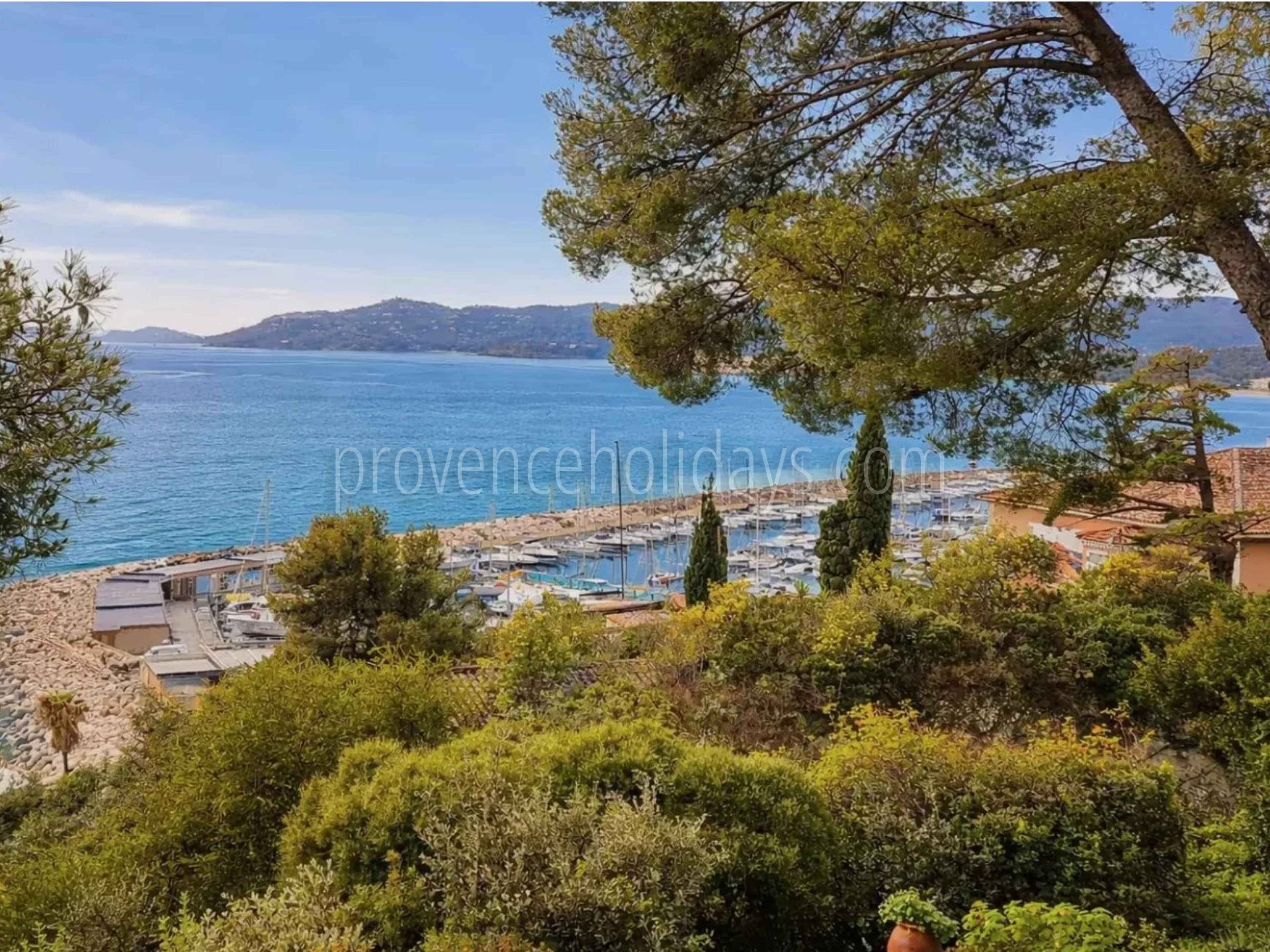 9 - Villa to renovate in Lavandou: Villa: Pool