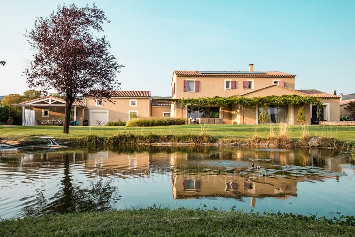 Βίλα διακοπών σε Saint-Saturnin-lès-Apt, Το Luberon