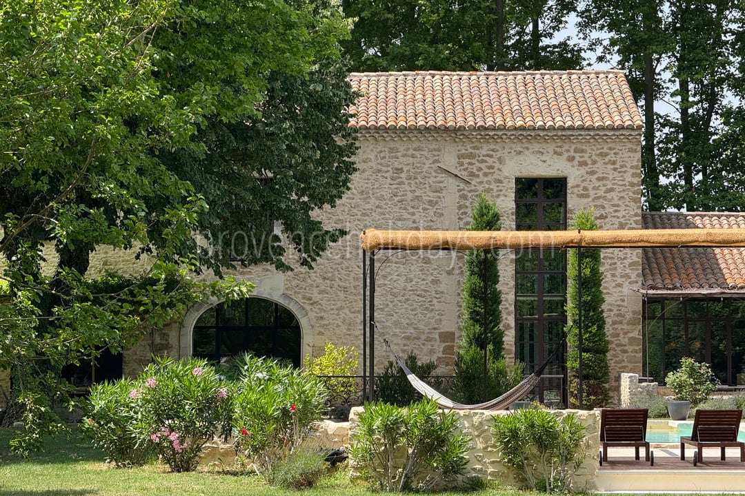 42 - Le Mas d\'Entraigues: Villa: Exterior