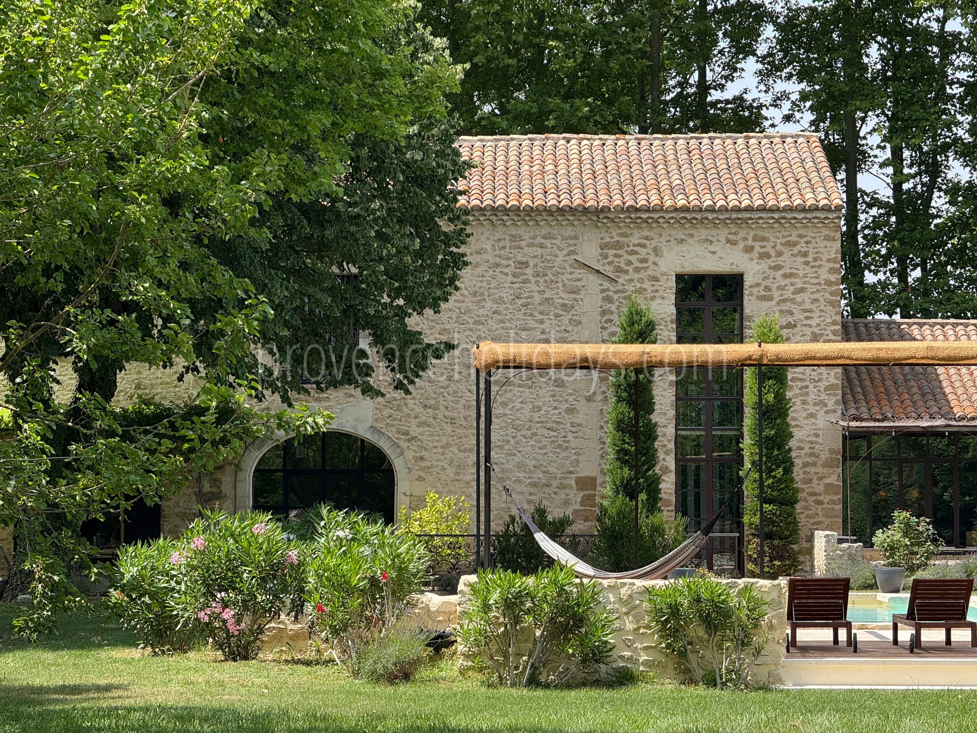 42 - Le Mas d\'Entraigues: Villa: Exterior