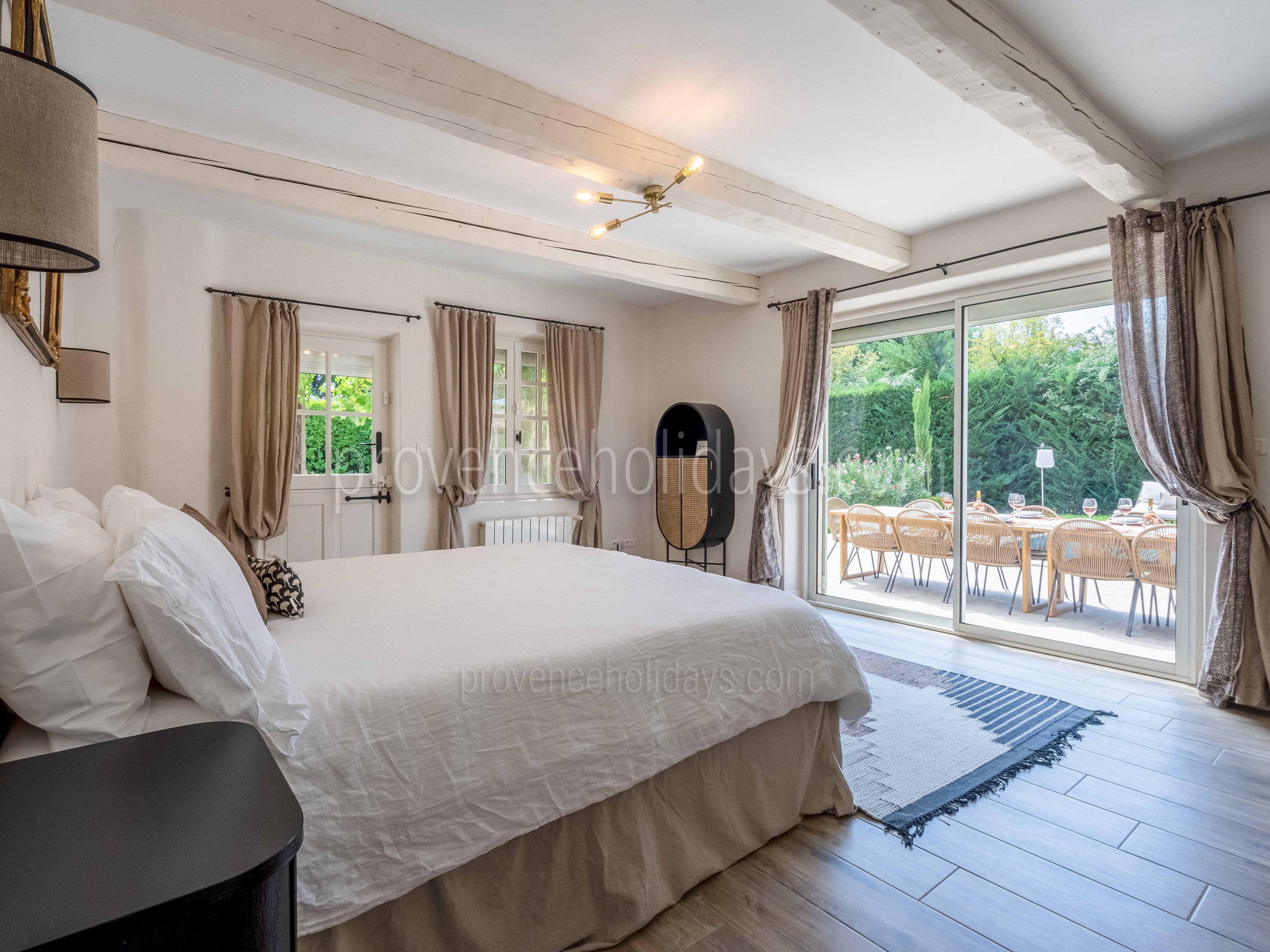 26 - Le Mas des Figues: Villa: Bedroom