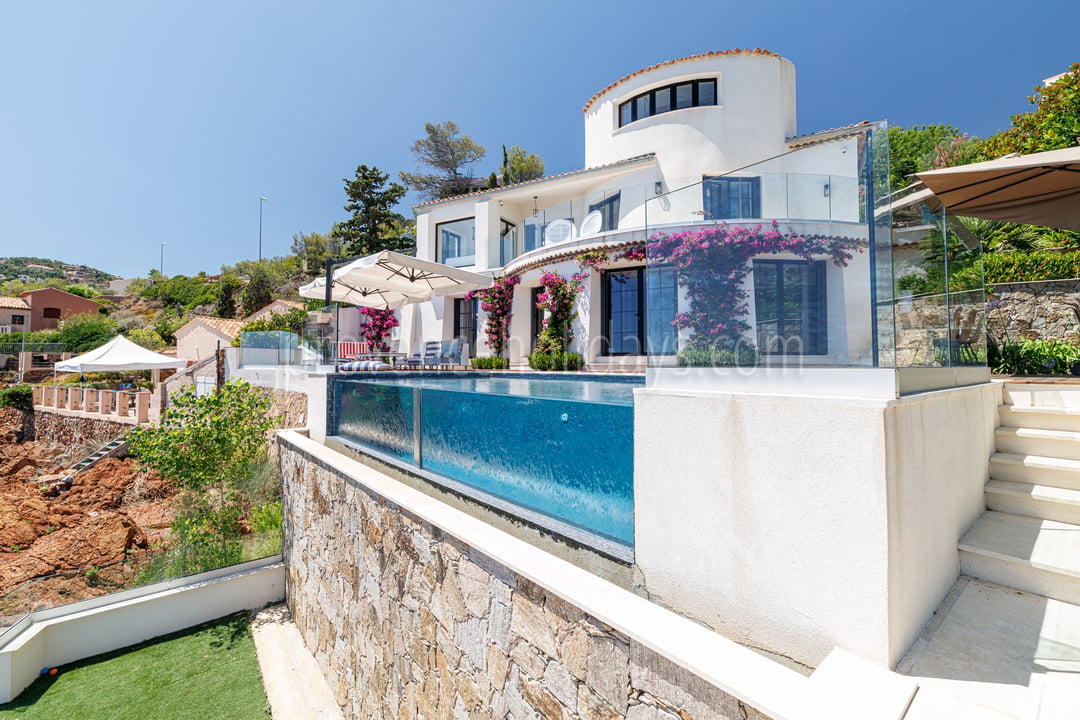 12 - Villa du Rocher: Villa: Exterior