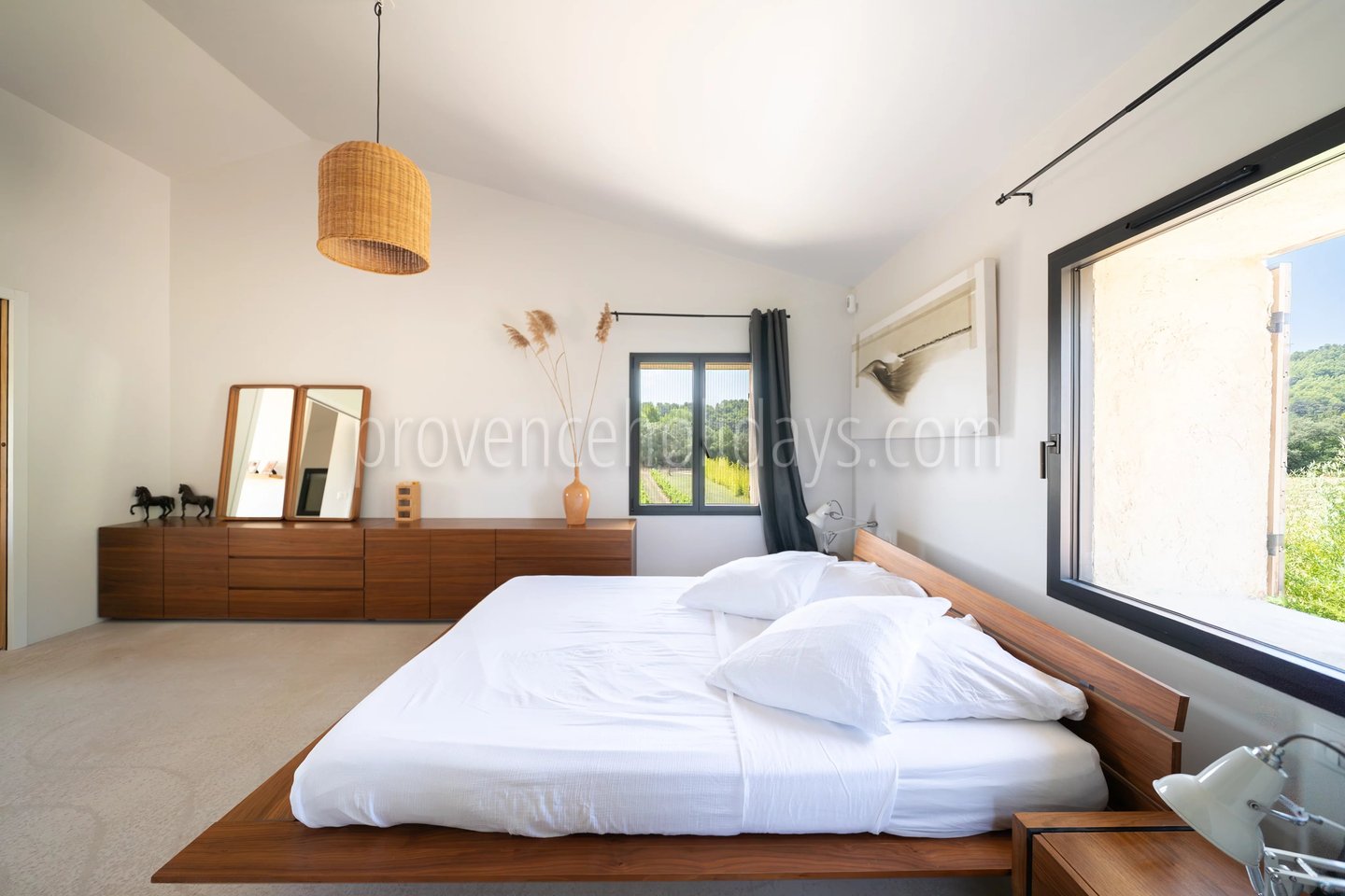 12 - Maison rénovée à Cucuron: Villa: Bedroom