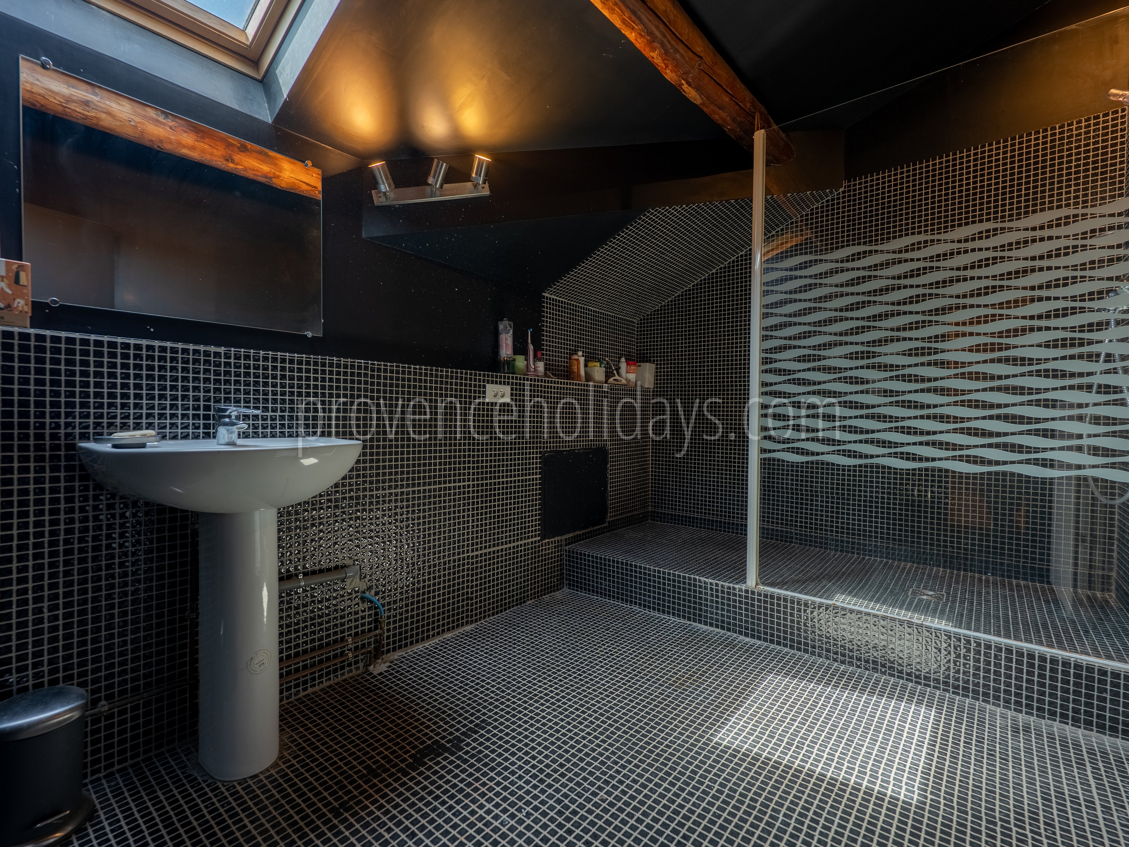 34 - Hotel particulier dans le centre de Mazan: Villa: Bathroom