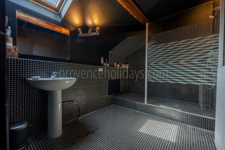 34 - Hotel particulier dans le centre de Mazan: Villa: Bathroom