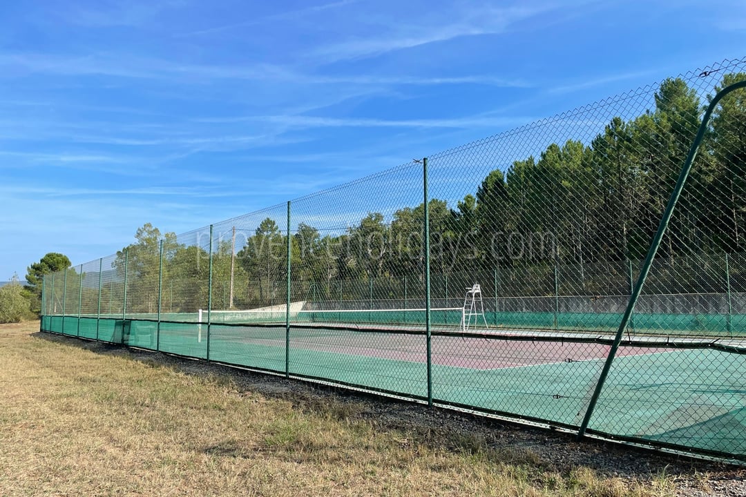 Private 27-hectare estate with swimming pool and tennis court near Saint-Tropez. Domaine Aurélien - 6