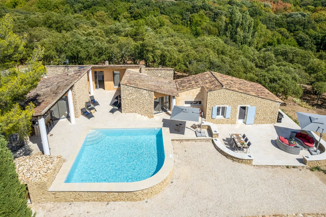 Pet-friendly holiday rental with heated pool near Gordes