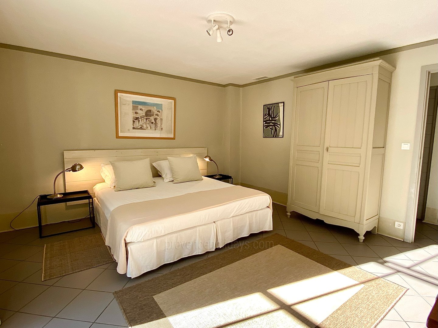 27 - Mas de Cairanne: Villa: Bedroom