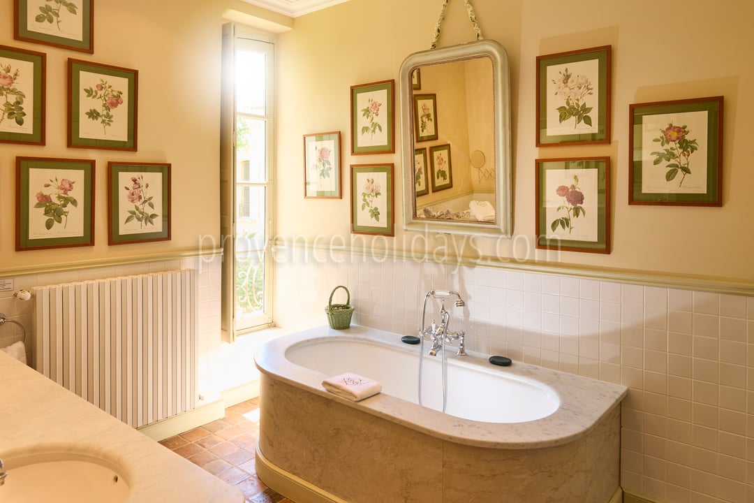 27 - Le Château: Villa: Bathroom 4