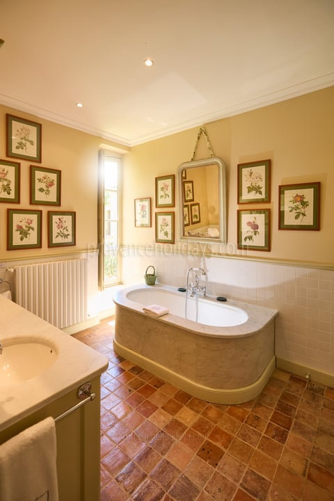 27 - Le Château: Villa: Bathroom 4