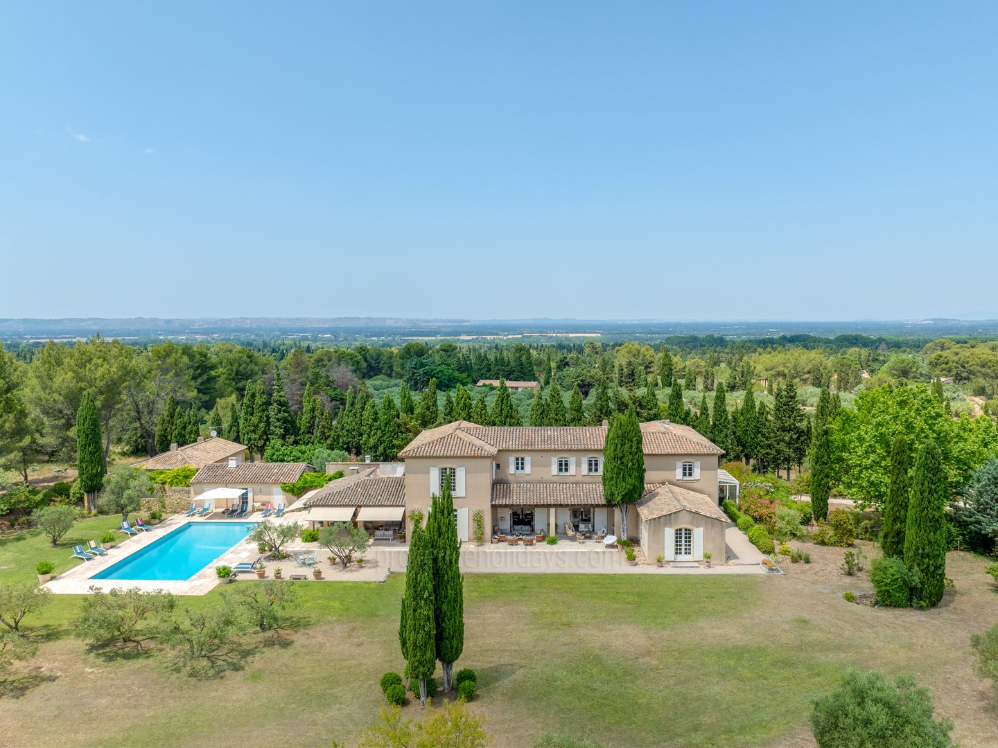 1 - Mas des Trois Cyprès: Villa: Exterior
