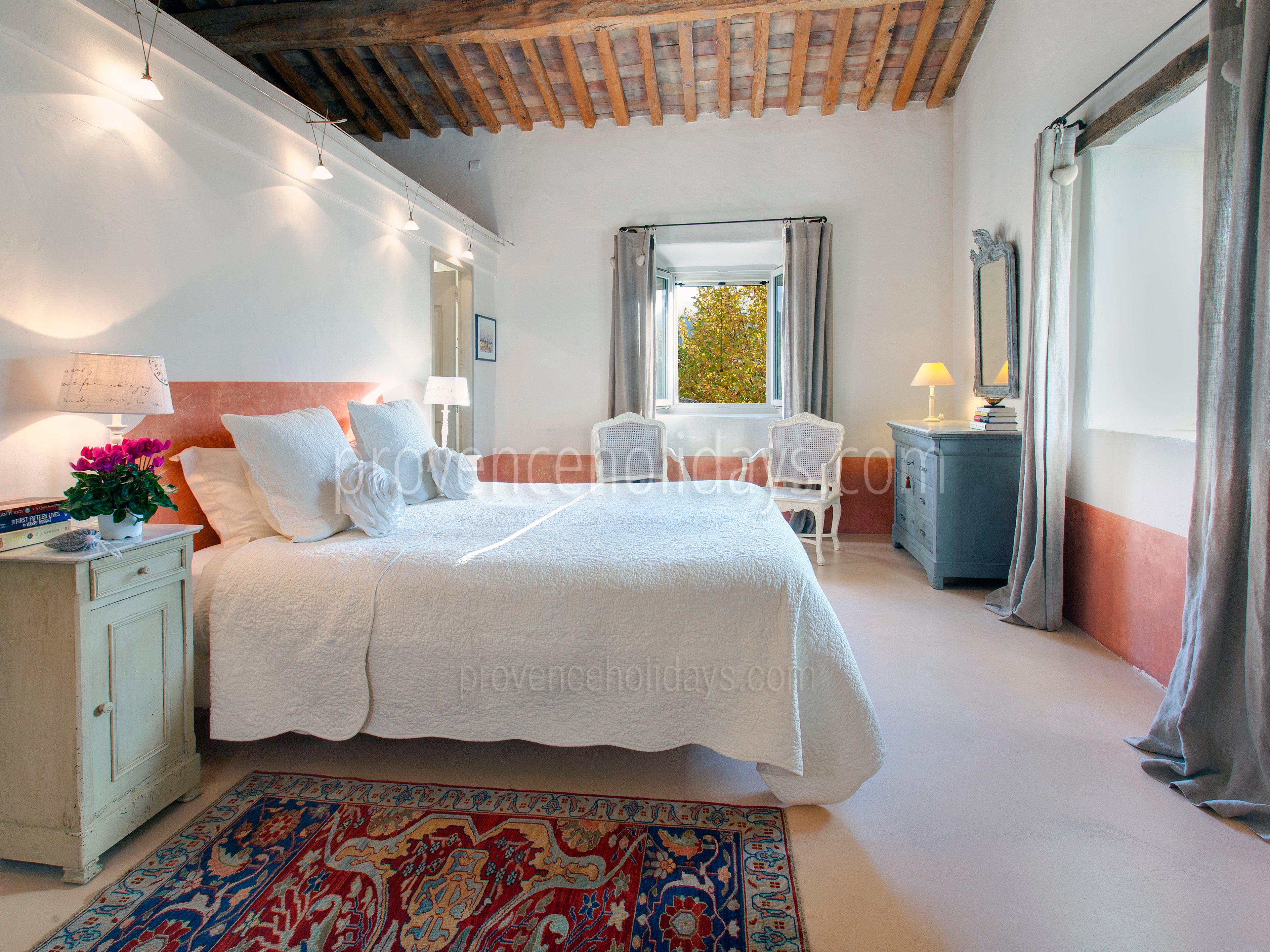 19 - Mas Bonnieux: Villa: Bedroom